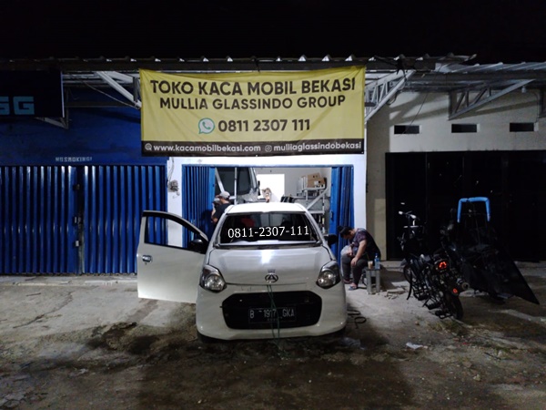 Bengkel Kaca Depan Mobil Ayla Agya yang Retak di Bekasi Cikarang Murah dan Original