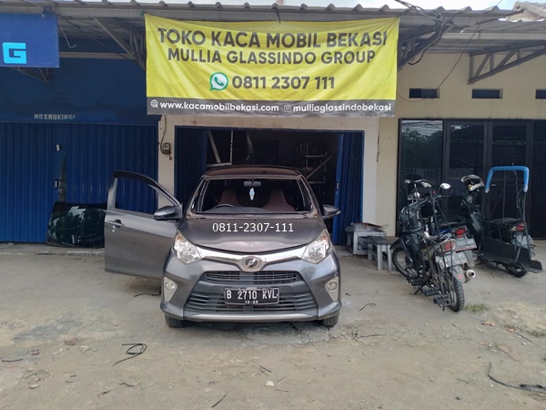 Harga Penggantian Kaca Depan Mobil Calya Sigra di Bekasi Original dan Murah