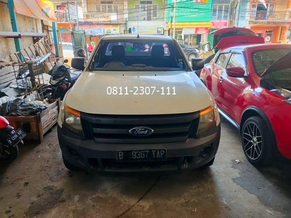 Layanan Penggantian Kaca Depan Mobil Ford Ranger Everest Murah di Bekasi Bergaransi