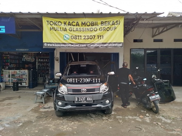 Toko Ganti Kaca Depan Mobil Terios Rush yang Retak di Bekasi Cikarang Murah 