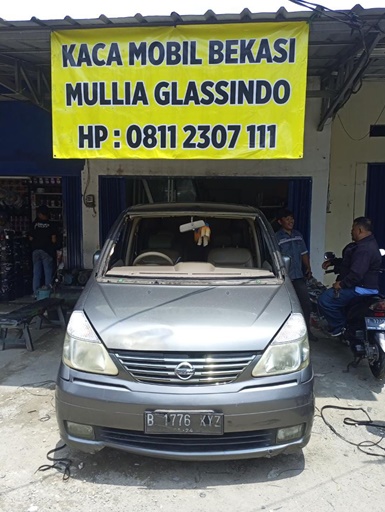 Jual dan Pasang Kaca Mobil Nissan Serena C24 di Bekasi Bergaransi