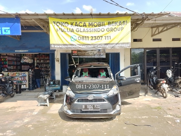 Tempat Ganti Kaca Depan Mobil Toyota Sienta yang Retak di Bekasi Murah dan Original