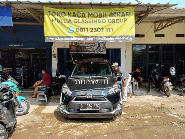kaca depan mobil sienta origial di bekasi cikarang