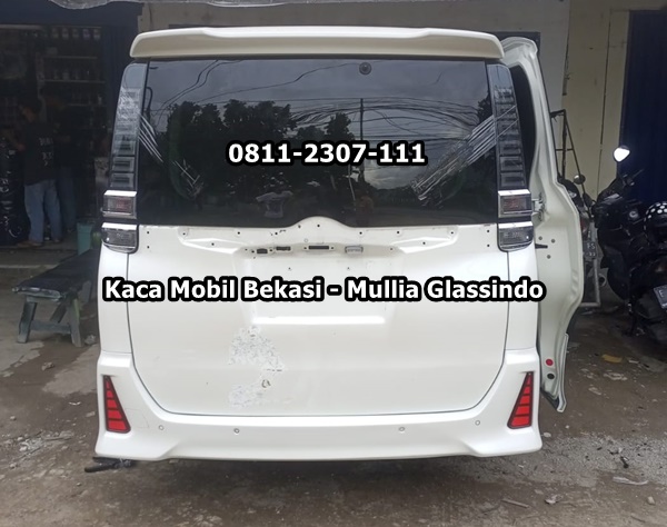 Kaca Belakang Toyota Voxy Bekasi