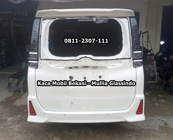 Pemasangan Kaca Belakang Toyota Voxy di Bekasi Bergaransi