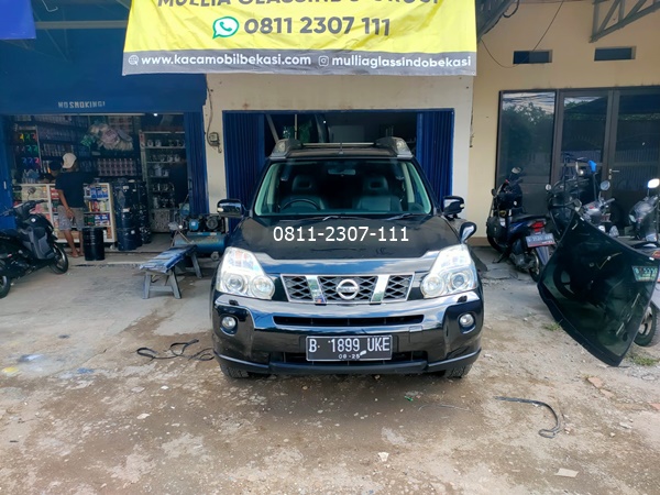 KACA DEPAN NISSAN XTRAIL DI BEKASI
